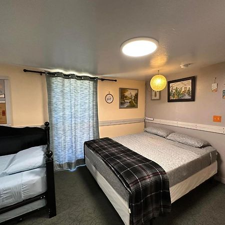 Ez 1 Mile To Fort Sill! Pumpkin Cottage Sleeps 9, Grills, Firepit, Laundry Lawton Dış mekan fotoğraf
