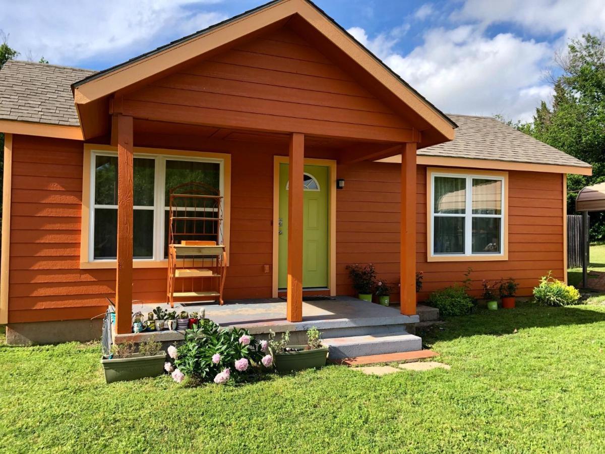Ez 1 Mile To Fort Sill! Pumpkin Cottage Sleeps 9, Grills, Firepit, Laundry Lawton Dış mekan fotoğraf