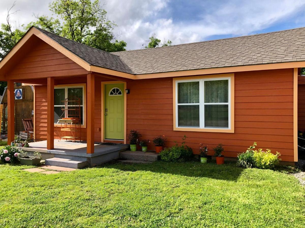 Ez 1 Mile To Fort Sill! Pumpkin Cottage Sleeps 9, Grills, Firepit, Laundry Lawton Dış mekan fotoğraf