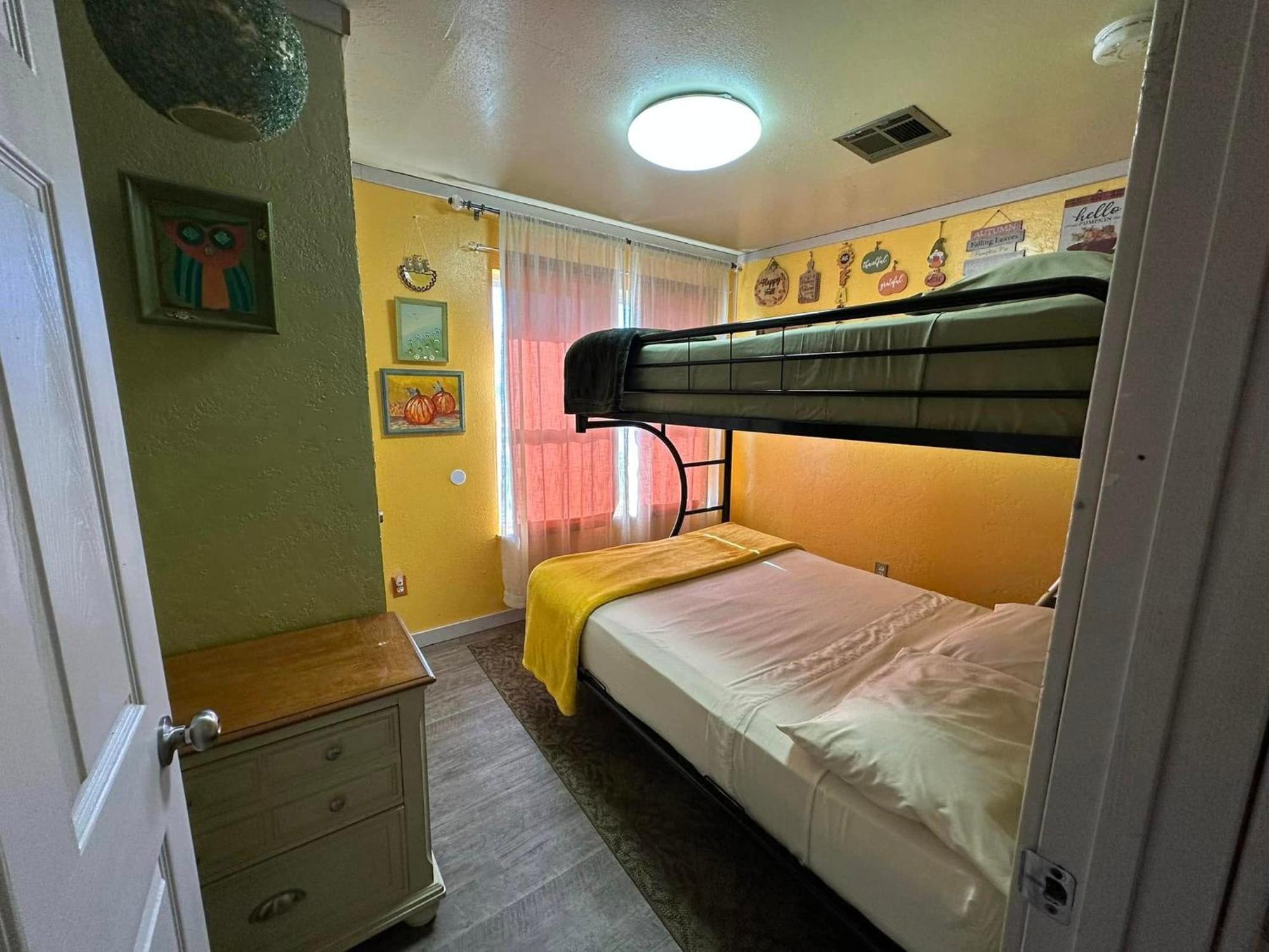 Ez 1 Mile To Fort Sill! Pumpkin Cottage Sleeps 9, Grills, Firepit, Laundry Lawton Dış mekan fotoğraf